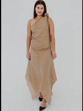 NWT RODJEBER THE SPRING HANDKERCHIEF HEM DRESS IN LIGHT KAKHI - L